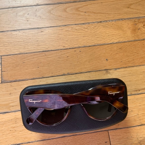 Salvatore Ferragamo Cat Eye Sunglassessses - Picture 6 of 7